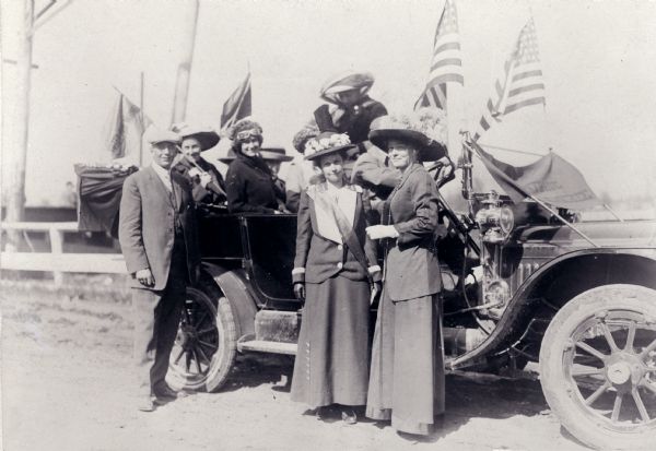 Ada James (center) with supporters of the Suffrage movement. Campaign for Woman Suffrage in Wisconsin, ca. 1911-1912.