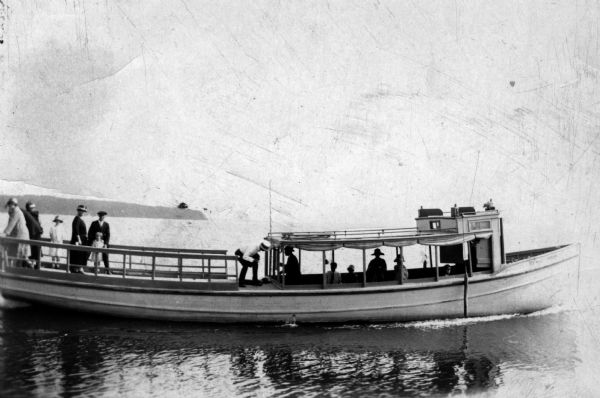 Group of people on board the steamboat "Byng I" sometime prior to 1930.