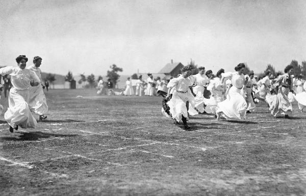 Women employees of Milwaukee Electric Railway & Light Co. (TMERL) competing a foot race at the third company outing.