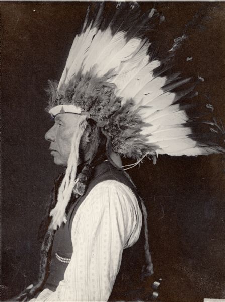 Profile portrait of Ponca man, Ni'-ka-ga-hi-cka or White Chief. Part of Siouan (Sioux) and Ponka Tribes.
