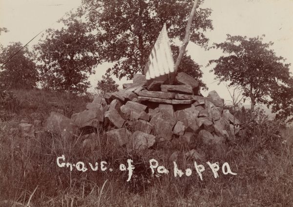 The grave of Pahoppa. This image comes from an Osage album with the inscription: "Compliments of G.W. Parsons."