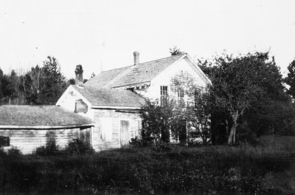 View of the E. Pike residence.  The owner is thought to have been a relative of Robinson D. Pike (1838-1905), a lumber merchant and the founder of Bayfield.