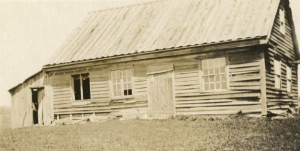 Front of Skofstad cabin, possibly the oldest building in the settlement. An early pastor of a Norwegian Lutheran Church, Reverend Stub, lived here at one time.