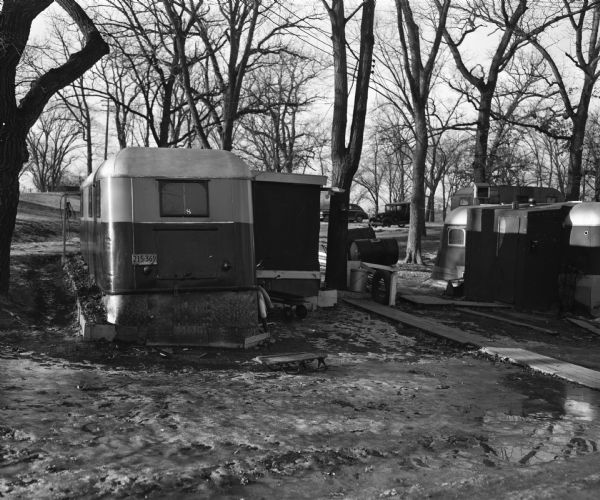 House trailers in the Olin Park trailer camp near Murphy's Creek (now Wingra Creek) entrance to Lake Monona, the site where two 2-year-old residents of the trailer camp drowned.