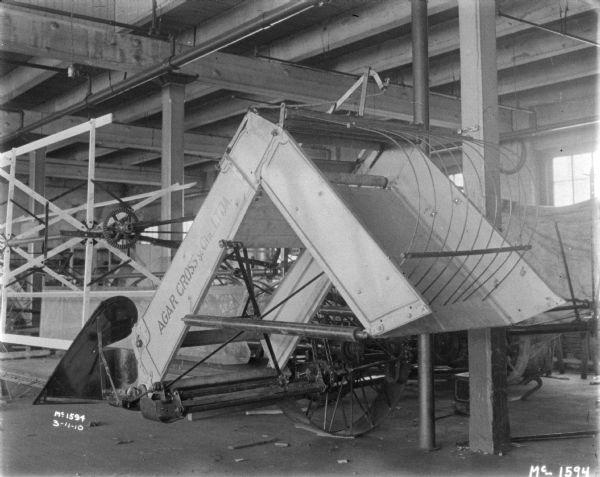 Agar Cross y. Cia. LTDA — Binder Binder Machine indoors at McCormick Works.