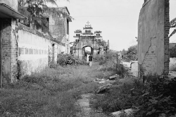 Bombed street and Catholic Church in Phat Diem, North Vietnam. American journalist David Schoenbrun, who visited the city in August 1967, reported that the bombing had taken place in April, 1966, and that over 8000 families had been evacuated.