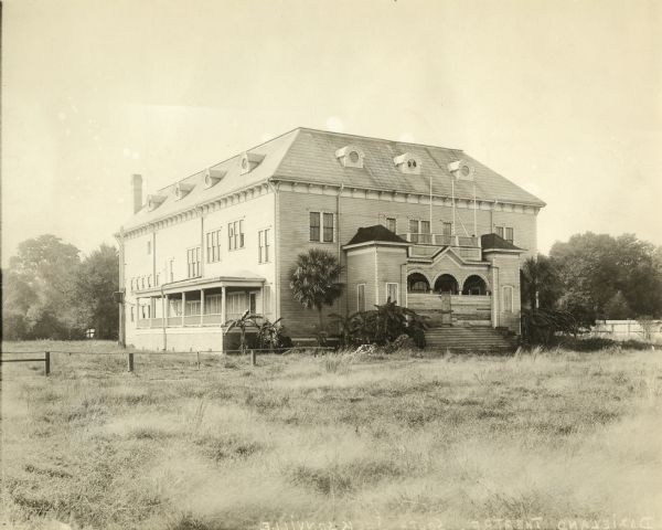 The Dixieland Theatre in South Jacksonville, Florida, before it was converted by the Gaumont Company into a film studio.