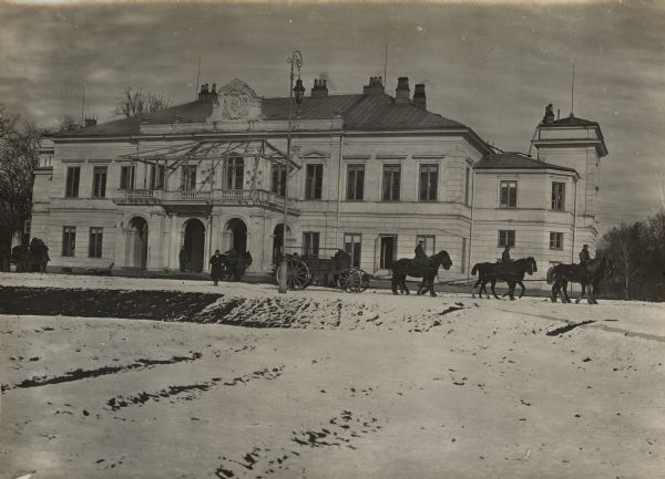 The Czar's Palace in Skiernewize The Czar's palace in Skiernewize (Skierniewice), now in the hands of the Germans and serving as the headquarters of eastern front commander Freiherr von Scheffer-Boyadel, who was has become famous for leading the breakthrough battle at Lodz resulting in the capture of 12,000 Russians.