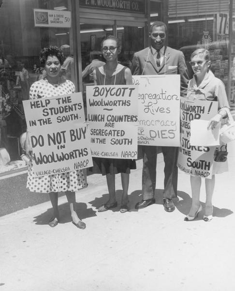 Daisy Bates and others at Woolworth's boycott.