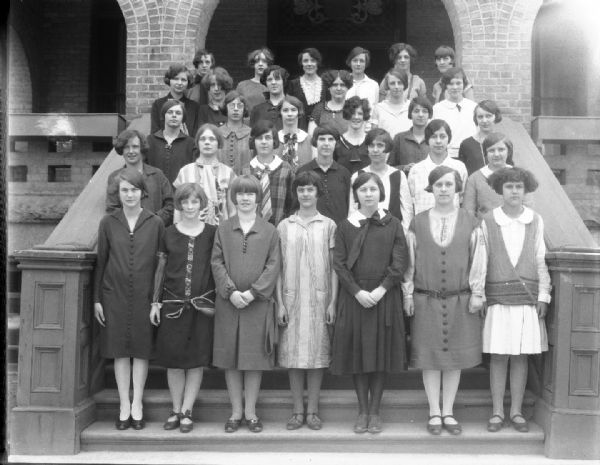 Outdoor group portrait of a class at the Sacred Heart Academy, now Edgewood High School.