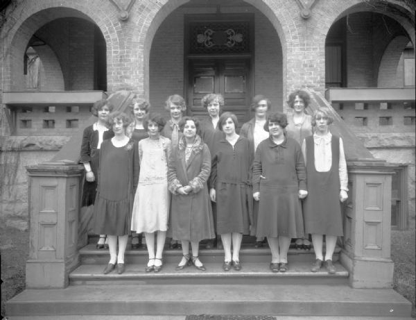 Outdoor group portrait of a class at the Sacred Heart Academy, now Edgewood High School.