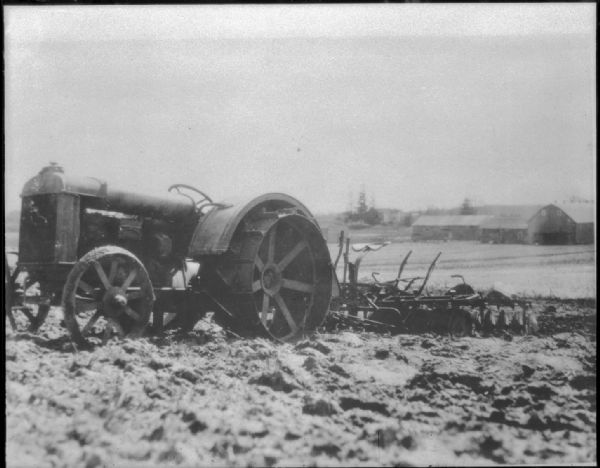 Tractor in field with Quick-on rims.