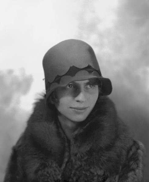 Portrait of Mildred Gumm wearing a hat.
