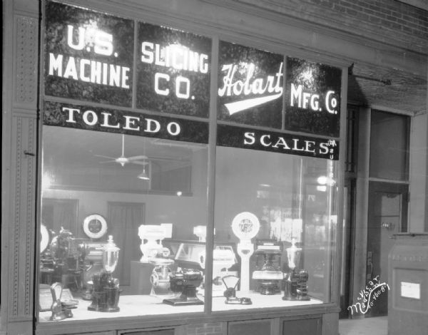Hobart Manufacturing Co. Store, showing Toledo Scales, at 407 State Street.