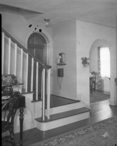 Albert Hinman Residence, 1 Vista Road, showing the stairway landing.