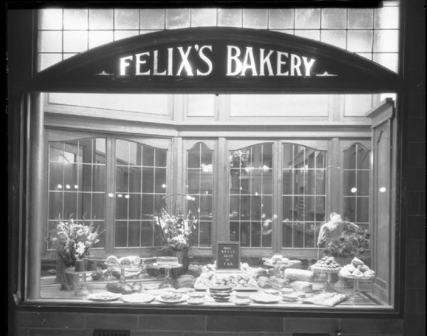 Felix's Bakery, Felix Odehnal, window display at night.