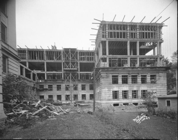 Service Memorial Institutes third, fourth and fifth floors under construction, 470 N. Charter Street at the  University of Wisconsin.