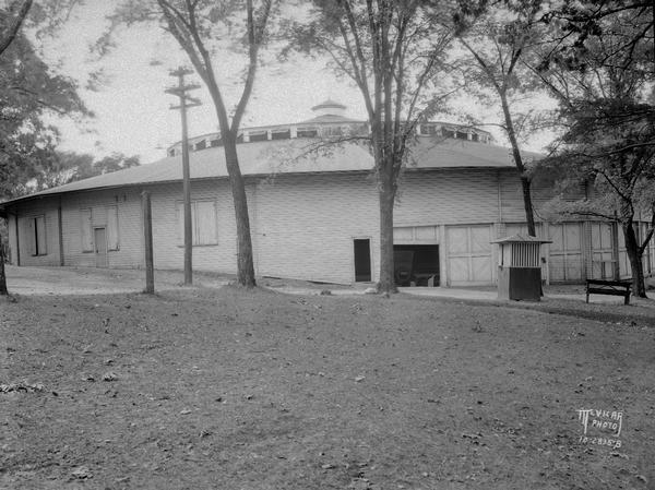 Olin Park auditorium - Assembly Hall as viewed from the East (lake side), built for Monona Lake Assembly Chautauqua purposes in 1900.  Designed by Morrison H. Vail of Chicago, built by John H. Starck Co., John H. Findorff, vice-president. Torn down in 1943.