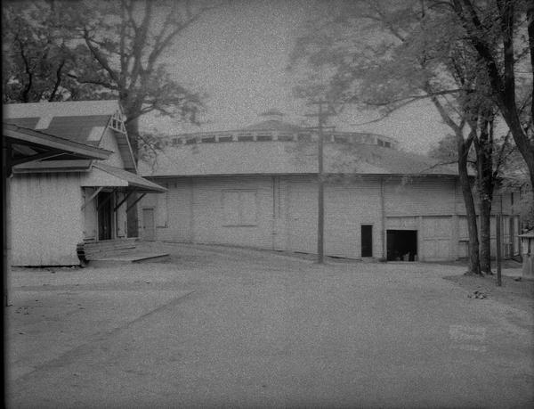 Olin Park auditorium — assembly hall, built for chautauqua purposes.  Designed by Morrison H. Vail of Chicago, built in 1900 by John H. Starck Co., John H. Findorff, vice-president. Viewed from the South looking toward Lake Monona.