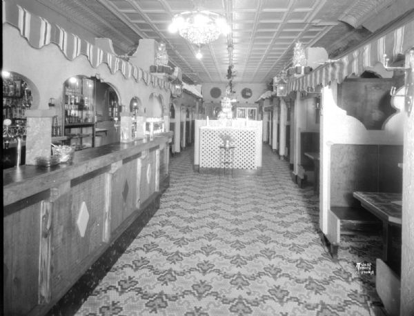 Spanish Tavern Cafe, interior, 212 State Street, with bar and booths.