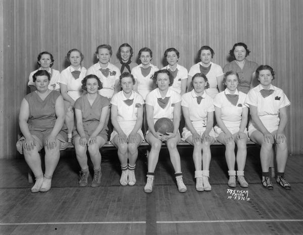 Group portrait of 15 women, Longfellow School women's volleyball team.