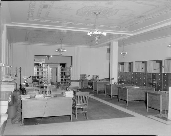 Classroom in Groves School for Secretaries, on the first floor at 502 State Street, in the former Branch Bank of Wisconsin building.