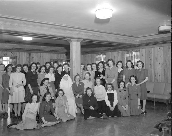 Helen Hayes and Sister Marie Aileen Klein, Dean of the College, with a group of Edgewood College students.