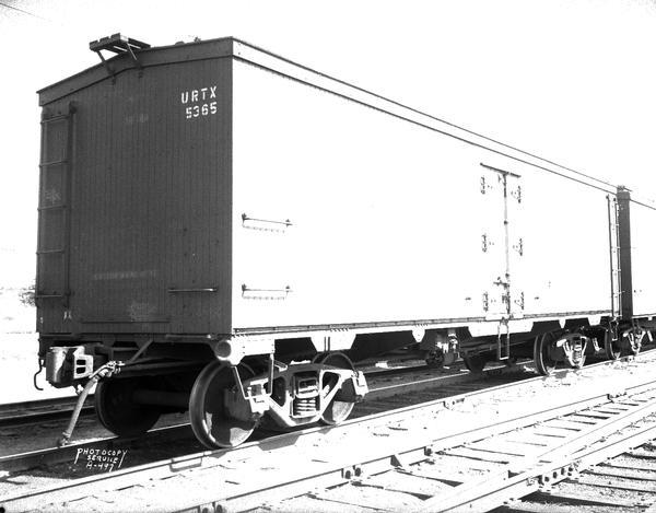 Left side of an Oscar Mayer refrigerated railroad car, Chicago & Northwestern #URTX 5365.