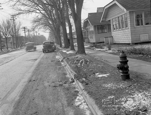 Looking south down the 300 block of North Street near Upham Street. Houses on the right are 326 and 322 North Street, closer view. 

