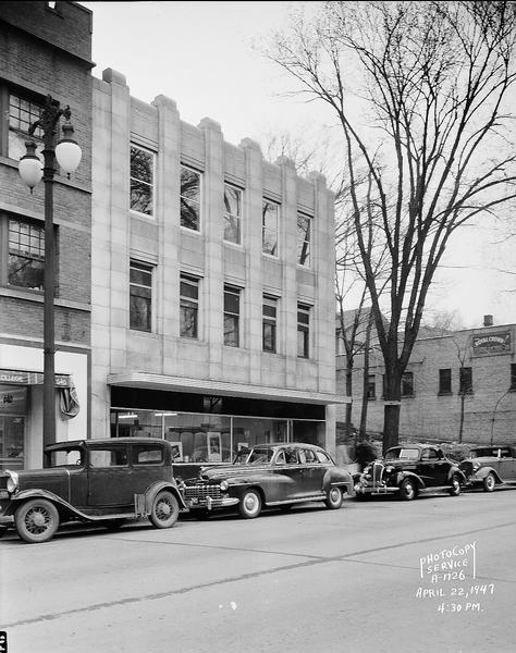 View towards 638 State Street, the William Busch Beauty Salon and Frederica Cutcheon Photographic Studio, and the vacant lot next door on the right at 636 State Street. Automobiles are parked on the street.
