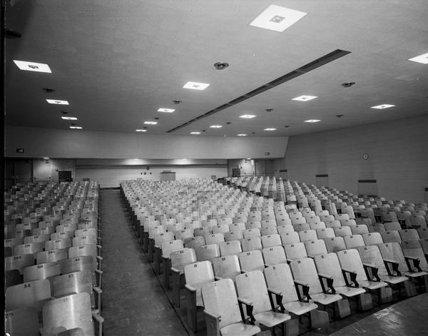 University of Wisconsin Commerce Building, Mark Ingraham Hall, 1155 Observatory Drive, interior view of the auditorium (B-10) from the front. Law, Law, Potter and Nystrom, architects.