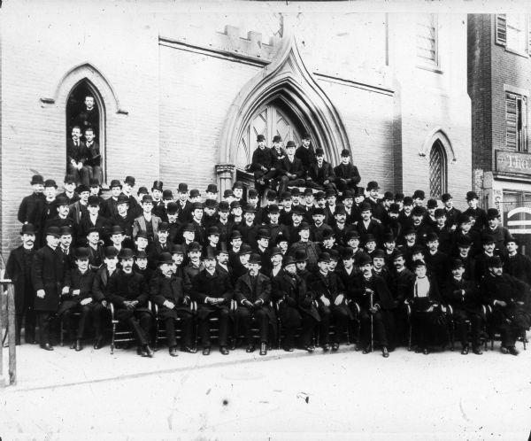 Outdoor group portrait of the Class of 1890, NY College of Pharmacy.