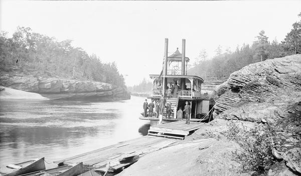 "Dell Queen" steamboat and passengers at Cold Water Canyon.