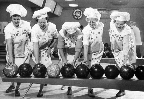 The Wonder Bread team, an all-female bowling team getting ready to compete.