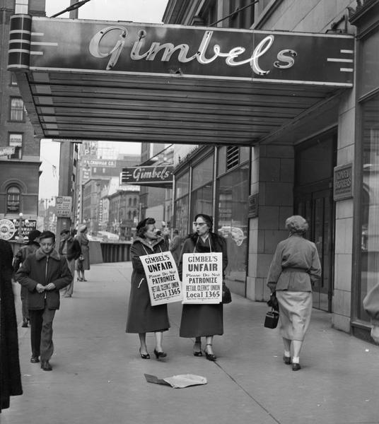 Women from Pittsburgh AFL Retail Clerks' Union Local 1365 picket at the Milwaukee store.