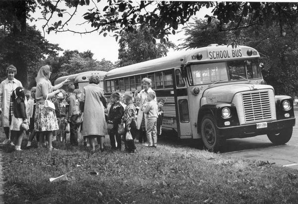 Chicago area school children are lining up in Lincoln Park to board International school buses as part of their annual end-of-school outing to the Zoo.