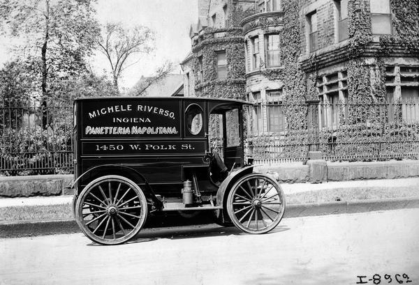 International M series panel truck used for delivery of baked goods. The truck was owned by Michele Riverso, Panetteria Napolitana of 1450 W. Polk Street.