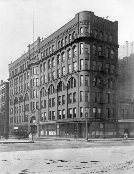 International Harvester's first headquarters building at 7 Monroe Street on the northwest corner of Michigan Avenue. IHC later sold the building and property to the University Club in 1907. The building was the headquarters of the McCormick Harvesting Machine Company from 1899 to 1902.