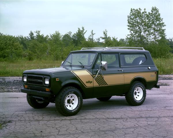 Color advertising photograph of an International Scout II Rallye edition truck.