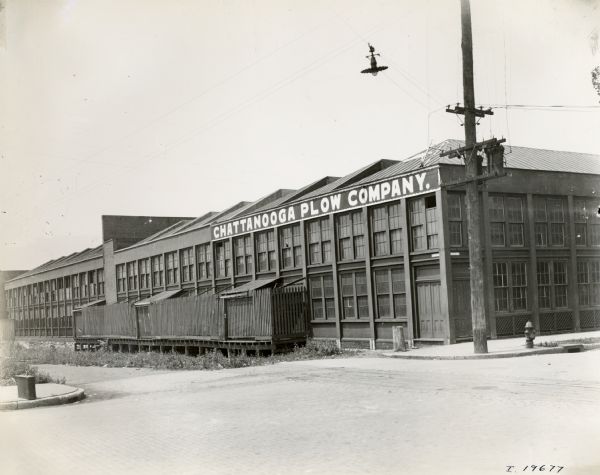 Exterior view of the Chattanooga Plow Works. Lettering on the building reads: "Chattanooga Plow Company." The photograph was likely taken around the time of the sale of the company to International Harvester. After the sale, the factory became known as the "Chattanooga Plow Works."