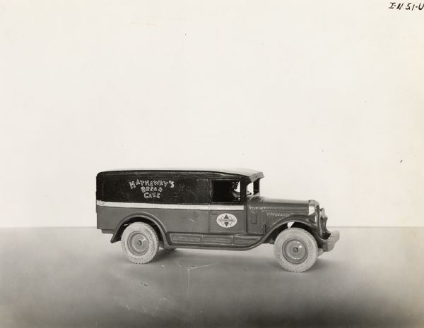 A model of an International delivery truck. The side of the truck reads: "Hathaway's Bread Cake".