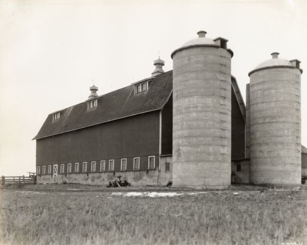 Barn and two silos on the farm of A.W. Agnew.
