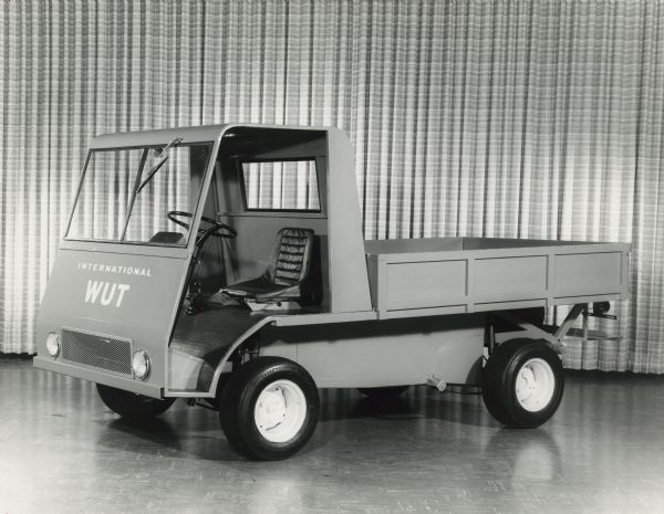 Three-quarter side view towards front left of an International prototype WUT (World Utility Vehicle) with open bed.