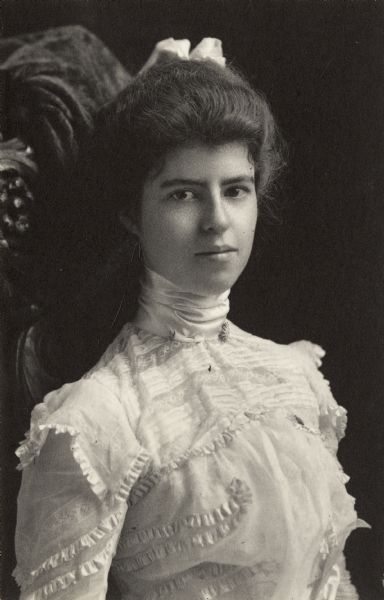 Waist-up portrait of young Amanda McCormick Adams (later Mrs. Percy M. Tracy) dressed in white.