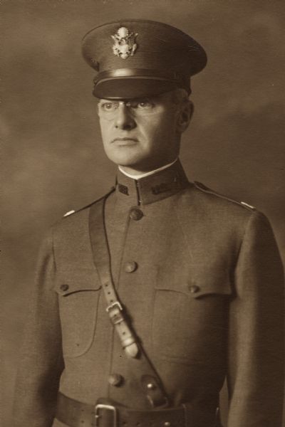 Waist-up portrait of Morrill Dunn dressed in a United States Army dress uniform.