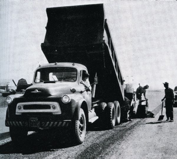 A Lindekugel portable gravel crusher works to build a highway.