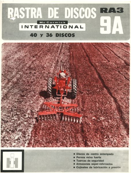 Spanish language advertisement for a disc harrow, featuring a color photograph of a man using a tractor and the harrow in a farm field.