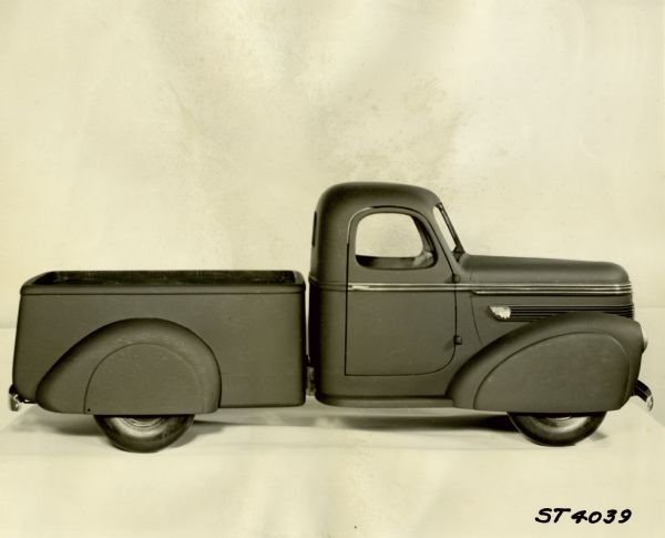 Passenger-side view of an International Harvester model truck. Possibly a Raymond Loewy design.