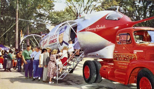 Silvercup Rocket at the 1955 Michigan State Fair. Original caption reads: "An estimated 100,000 visitors thronged through 'Silver Moon' on its initial display at the Michigan State Fair. The unit is pulled by an International R-185 Roadliner."