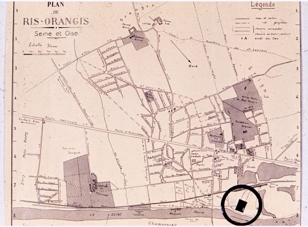 Title reads: "Plan de Ris-Orangis, Seine et Oise." The office or factory is indicated by a black circle.